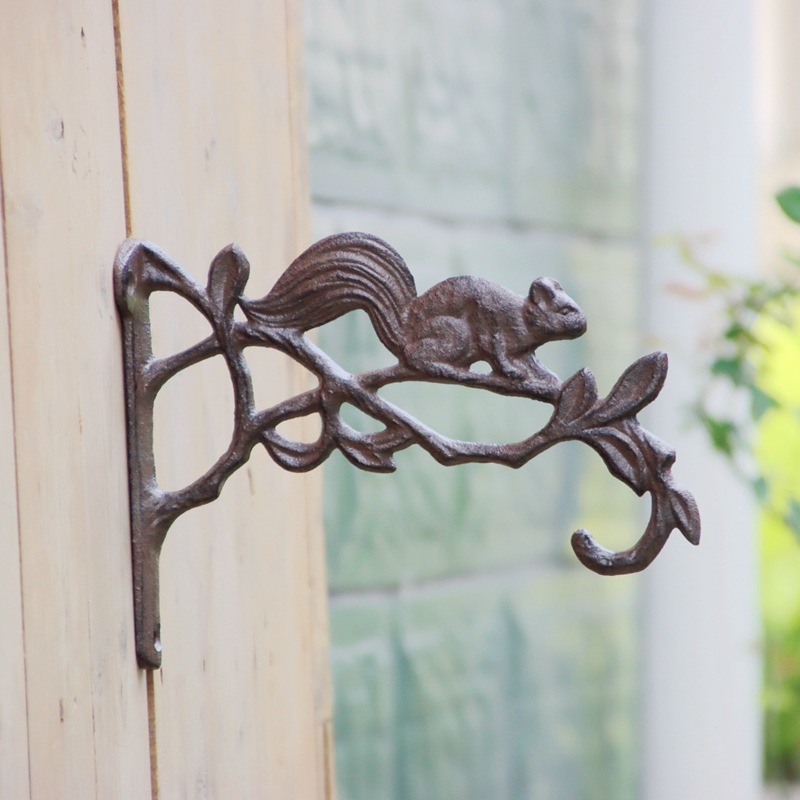 Flower Wall Panel - ตะขอติดผนังเหล็กหล่อสไตล์วินเทจ พร้อมตัวยึดสำหรับแขวน ใช้ตกแต่งบ้าน สวน ระเบียง หรือลานกลางแจ้ง